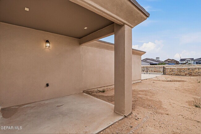 Building Photo - 14937 Tierra Isaiah Ave
