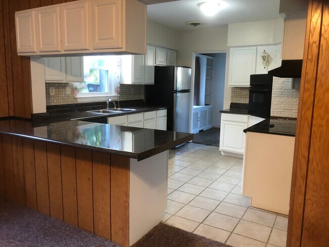 Building Photo - 300 Heikes Ave