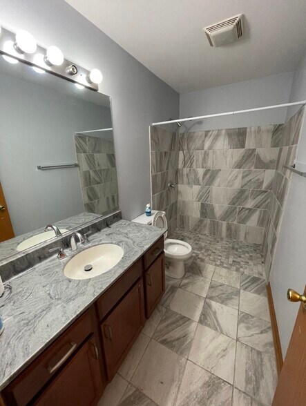 Building Photo - 1738 Beech Dr