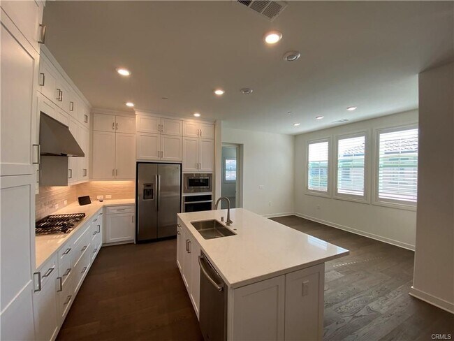 Building Photo - 165 Carlow
