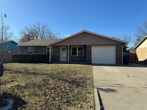 Building Photo - 13786 S Hickory St