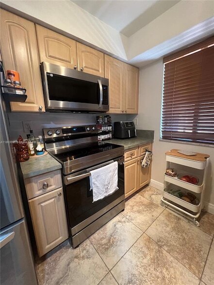 Building Photo - 15549 Miami Lakeway N