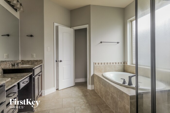 Building Photo - 102 Logan Pass Ct