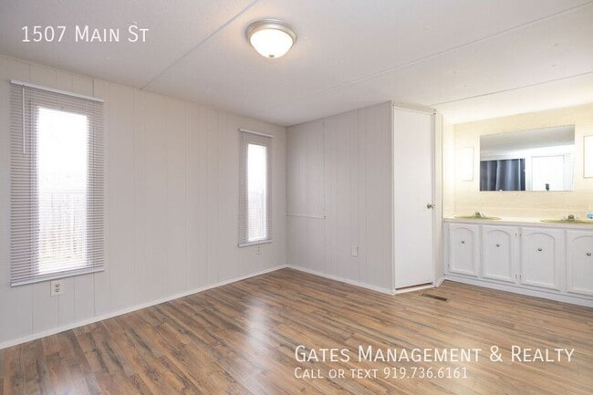 Building Photo - 1507 E Main St