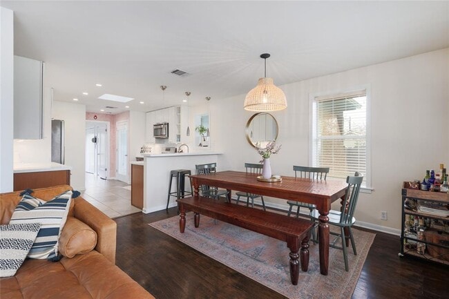 Building Photo - 3005 E 14th St