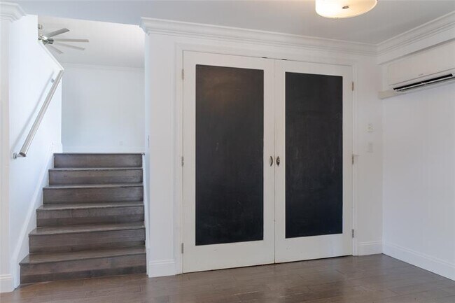 Building Photo - 2101 SW 33rd Ave
