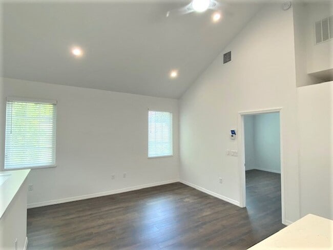 Building Photo - 1 Bedroom 1 Bath Garage apartment with attached 1 car garage