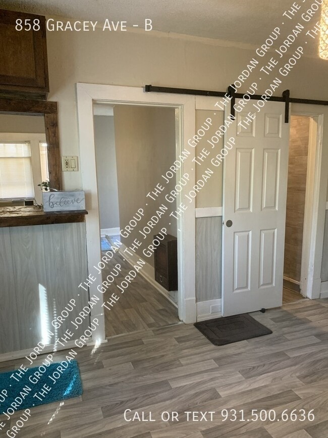 Building Photo - 858 Gracey Ave