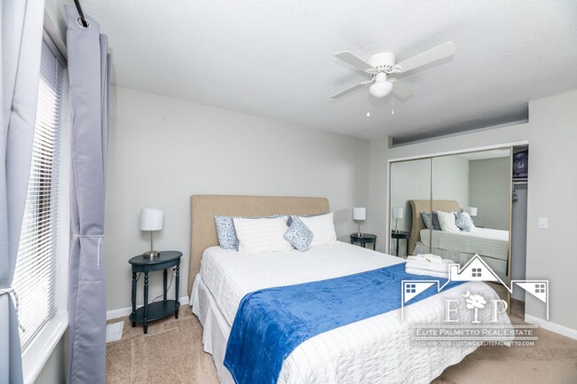 Building Photo - Charming and Spacious Home