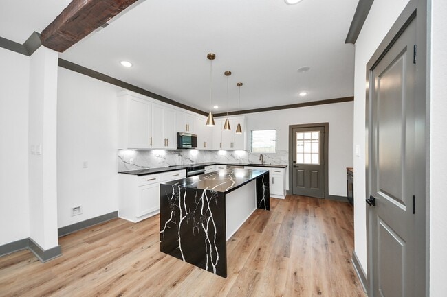 Building Photo - 7925 Ritz St