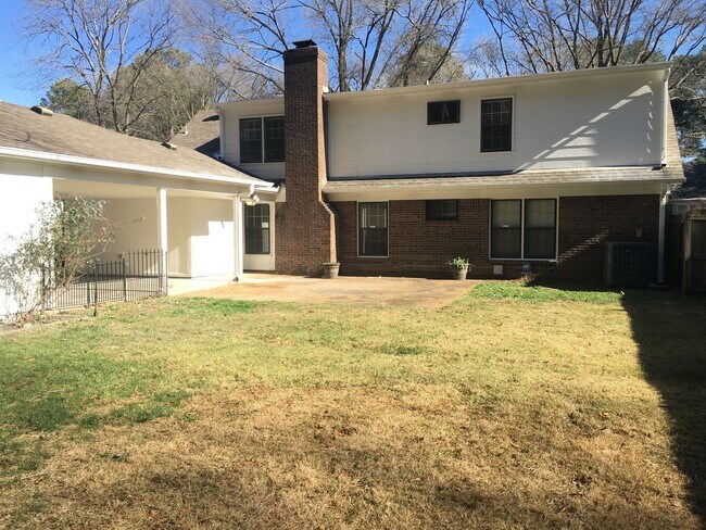 Building Photo - Showings may begin 7/1/26. Spacious Germantown home! Walking distance to Farmington Elementary. S...