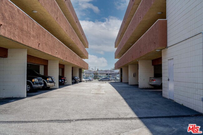 Building Photo - 16515 New Hampshire Ave