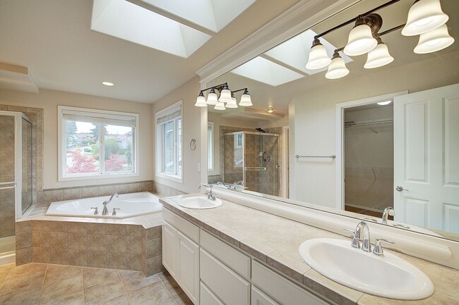 Building Photo - 4bd/2.5ba Lynnwood House