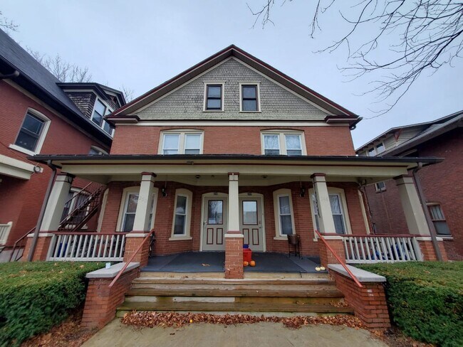 Primary Photo - 248 S Burrowes St