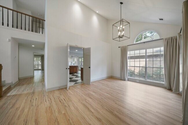 Building Photo - 31 Silver Canyon Pl