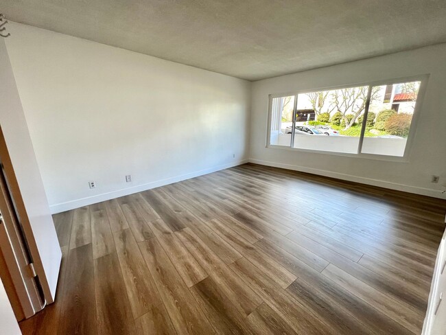 Building Photo - 5630 Ravenspur Dr