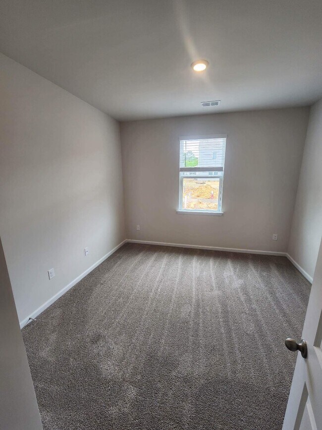 Building Photo - 323 Vaccaro Dr