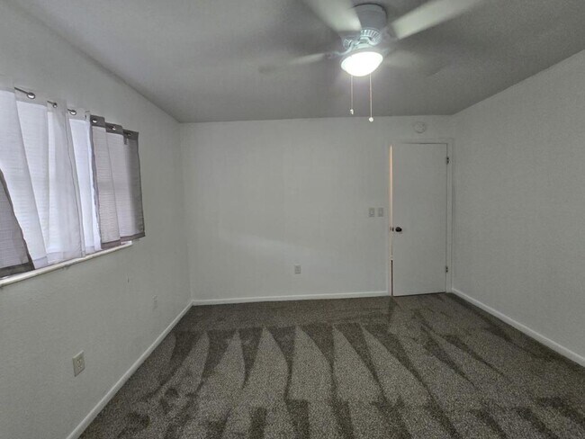 Building Photo - 1420 Mariner Blvd