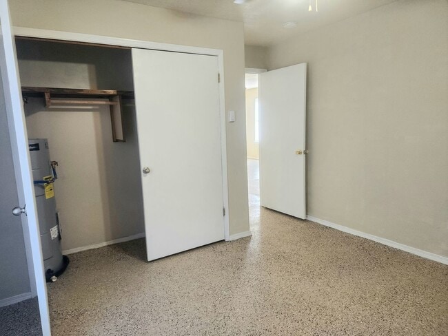 Building Photo - 417 1/2 S Avenue A