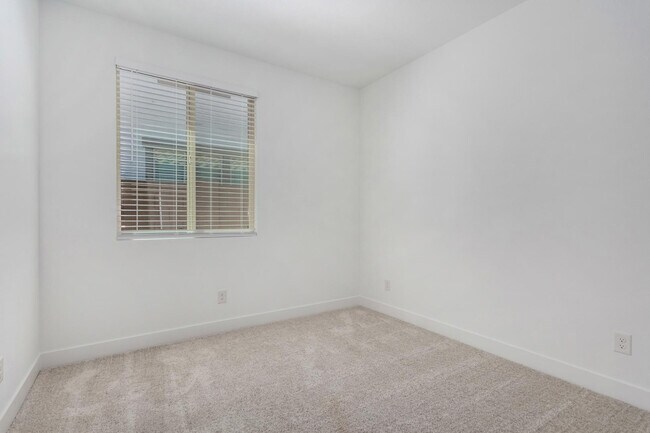 Building Photo - 14807 W Soft Wind Dr