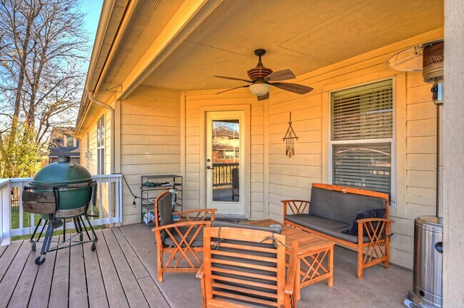 Building Photo - 108 Cove Cir