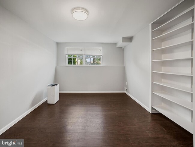 Building Photo - 129 Joyceton Way