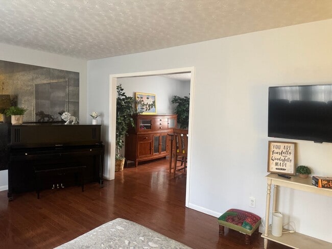 Building Photo - Knoxville 37923 - Fully furnished 1 bedroo...