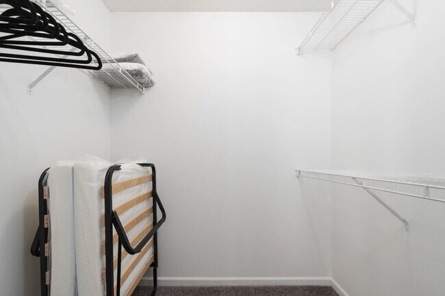 Building Photo - 2135 Shadowbrook Dr