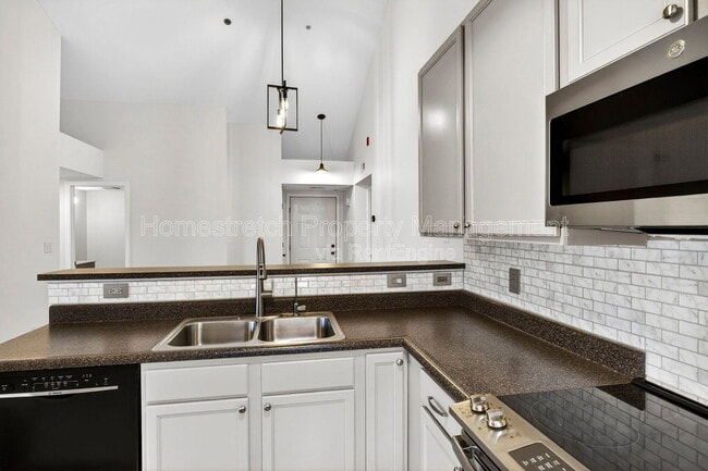 Building Photo - 531 Saravalle Dr