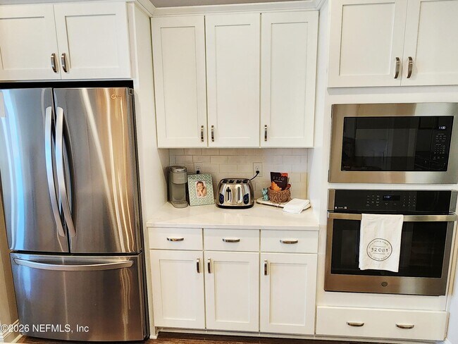 Building Photo - 34 Cabana Dr