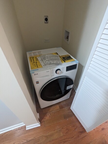 Building Photo - 7042 S Kimbark Ave