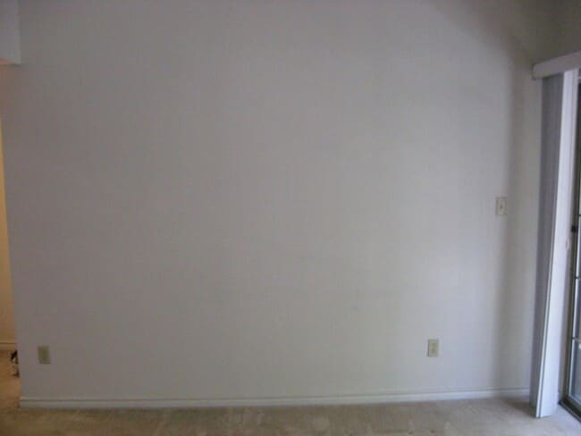 Building Photo - Beautifully Maintained 1 Bedroom 1 Bathroo...