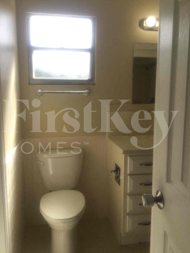 Building Photo - 19742 Carolina Cir