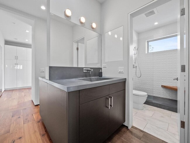 Building Photo - Solana Beach Paradise