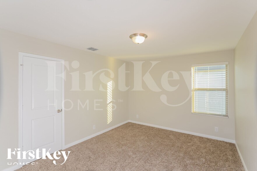 Building Photo - 13403 Summer Light