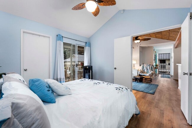 Building Photo - 2 Bedroom 2 Bathroom Fully Furnished Condo