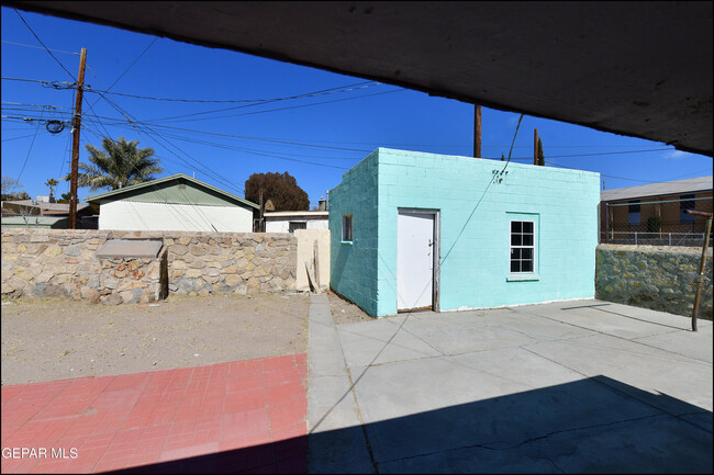 Building Photo - 4425 La Luz Ave