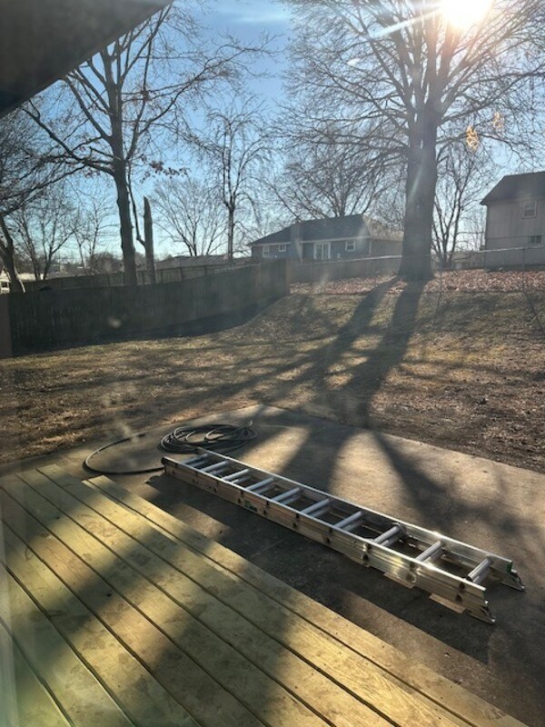 Building Photo - 305 SE 2 St