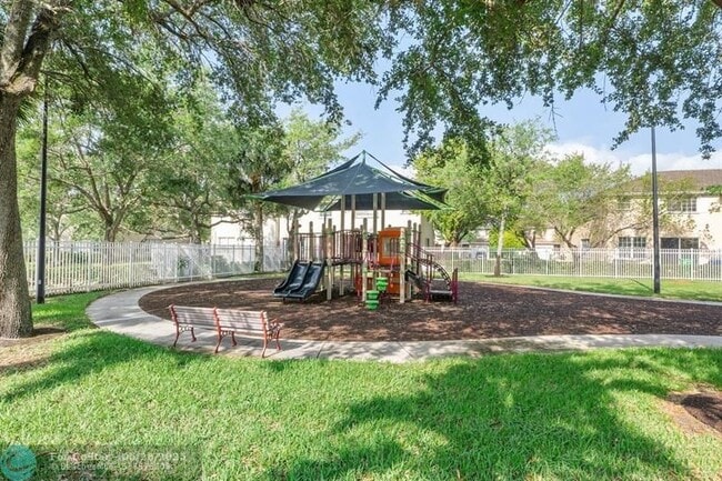 Building Photo - 9090 NW 40th Pl