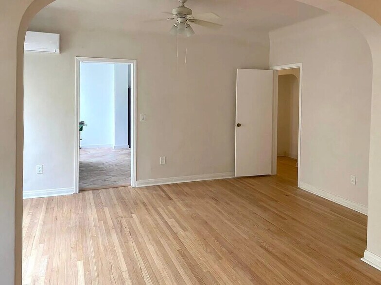 Separate formal dining room (or use as an office) - 2807 Hillcrest Dr