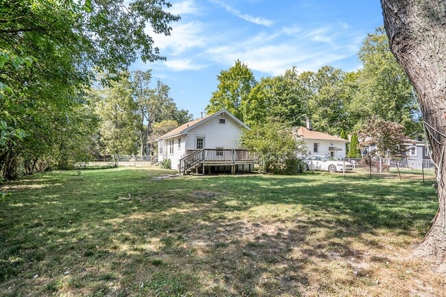 Building Photo - $1350 Eastwood 2-Bed/1-Bath Ranch, Basement, Large, Fenced yard - Ask about our no security depos...