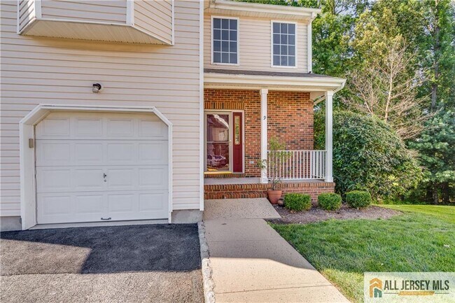 Building Photo - 9 E Burgess Dr