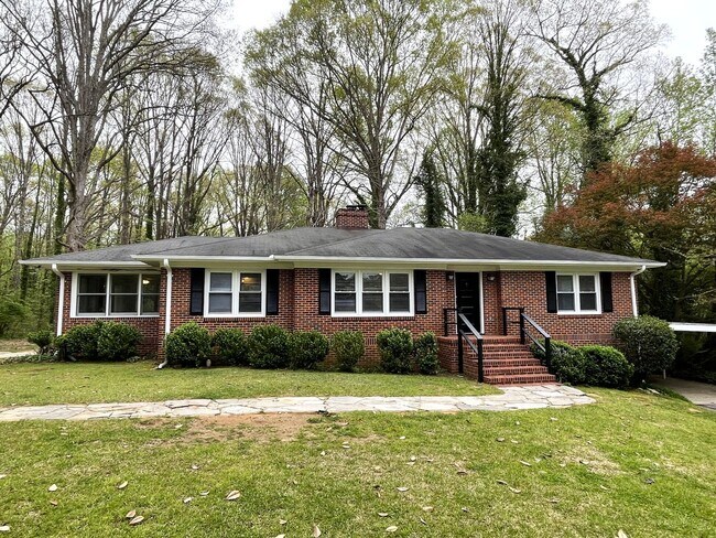Building Photo - 1605 Cherokee Rd