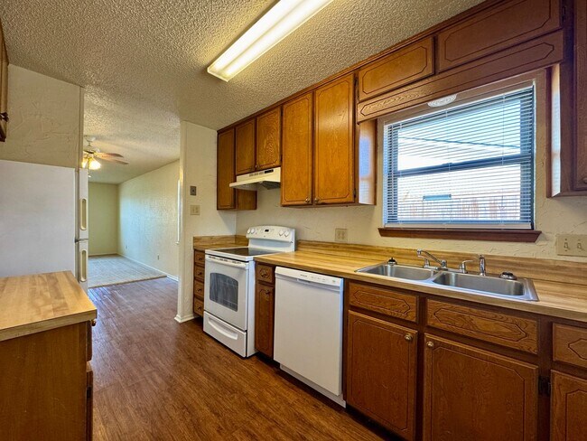 Building Photo - Duplex