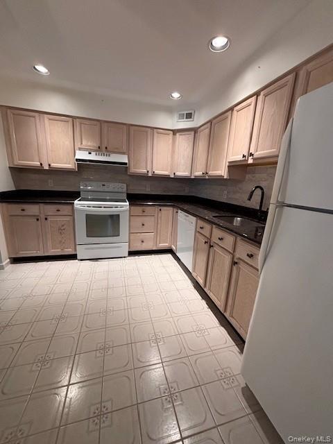 Building Photo - 35 Deer Crossing Dr