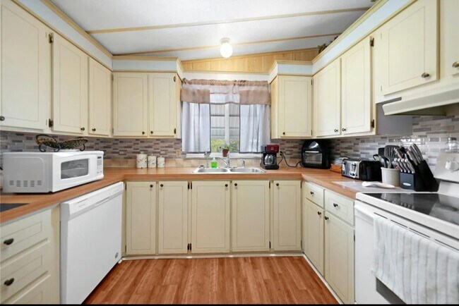 Primary Photo - 11291 Grapefruit Ln