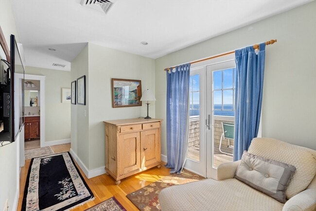 Building Photo - 33 Oceanside Dr