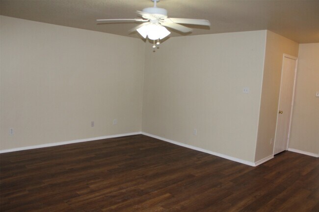 Building Photo - 1726 Serenata Ln