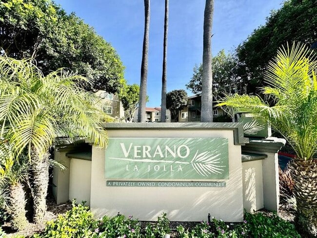 Building Photo - Beautifully Upgraded 2-Bedroom Condo in La Jolla Colony