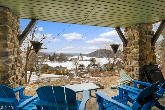 Building Photo - 77 W Shore Trail